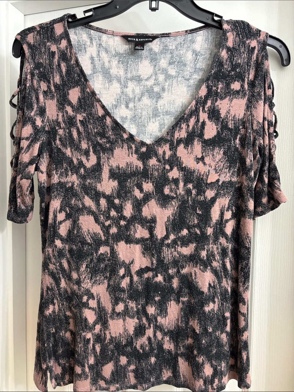 Rock & Republic Pink & Black Lattice Shoulder Short Sleeves V-Neck Top
